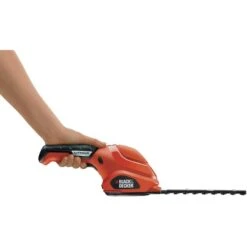 Black & Decker BLACK+DECKER Akku-Strauchschere GSL300 -ALTERNATE BLACK DECKER Akku Strauchschere GSL300@@9whdeb08 3