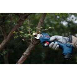 Bosch Akku-Gartenschere GGP 12V-25 Professional, 12Volt (blau/schwarz, 2x Li-Ionen Akku 3,0Ah) -ALTERNATE Bosch Akku Gartenschere GGP 12V 25 Professional 12Volt@@100150219 4