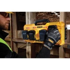 DEWALT Vierfach-Schnelladegerät DCB104 -ALTERNATE DEWALT Vierfach Schnelladeger t DCB104@@1562156 5
