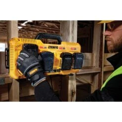 DEWALT Vierfach-Schnelladegerät DCB104 -ALTERNATE DEWALT Vierfach Schnelladeger t DCB104@@1562156 7