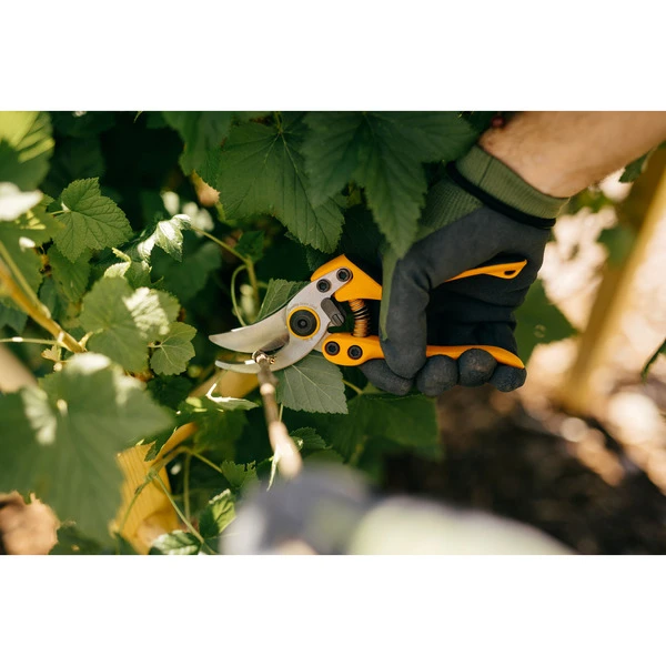Fiskars Profi Bypass-Gartenschere PB-8 M (orange/schwarz) 4 Fiskars Profi Bypass-Gartenschere PB-8 M (orange/schwarz) – Bild 4