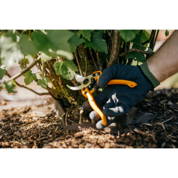 Fiskars Profi Bypass-Gartenschere PB-8 M (orange/schwarz) 5 Fiskars Profi Bypass-Gartenschere PB-8 M (orange/schwarz) – Bild 5