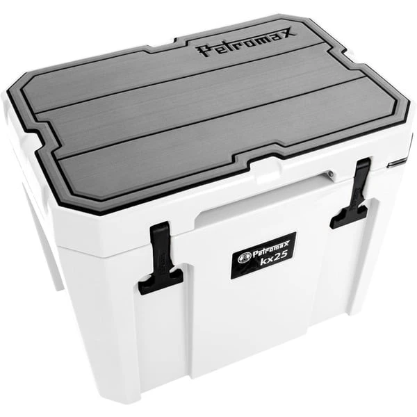 Petromax Haft-Auflage Für Petromax Kühlbox Kx25, Abdeckung (grau, Mit Linienstruktur Und Schriftzug) 1 Petromax Haft-Auflage Für Petromax Kühlbox Kx25, Abdeckung (grau, Mit Linienstruktur Und Schriftzug)