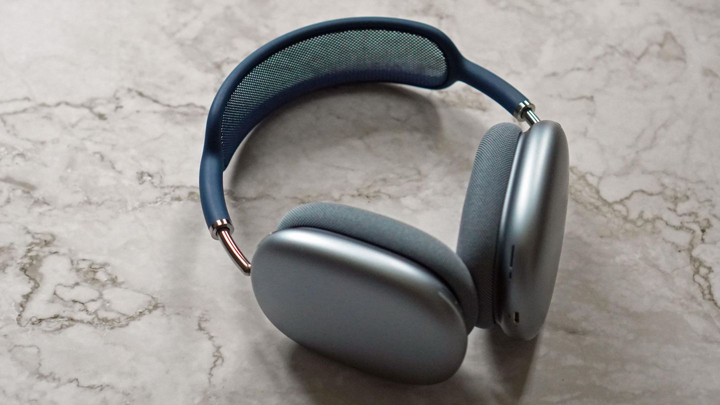 ALTERNATE -ALTERNATE airpodsmax teaser